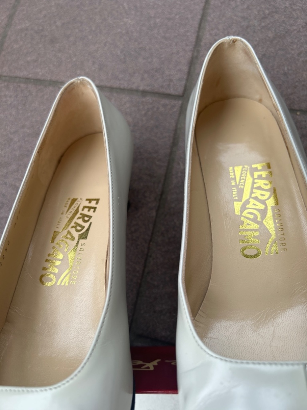 Salvatore Ferragamo Off-White Leather Square Toe Gancini Buckle Pumps Size 7.5 B - Picture 5 of 10